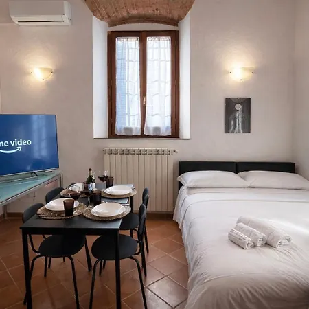Oasis Apartment, Vasca Idromassaggio E Parcheggio * Prato (Prato)
