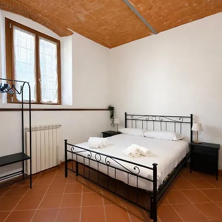 Oasis Apartment, Vasca Idromassaggio E Parcheggio 아파트 프라토
